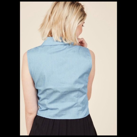 Modcloth Blue Chambray Button Up Sleeveless Tie Waist Top Blouse Size M EUC - Picture 2 of 12